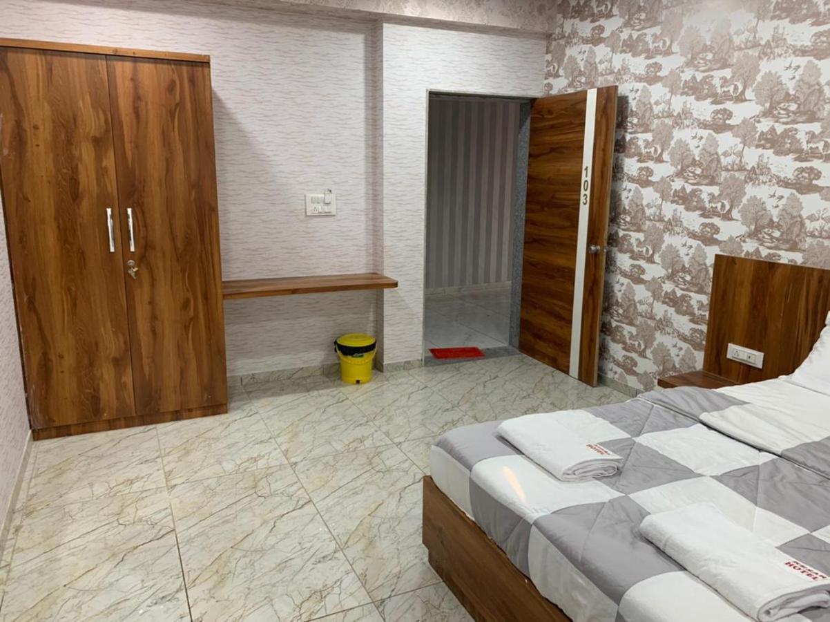 Kesar Hotel Viramgam Buitenkant foto