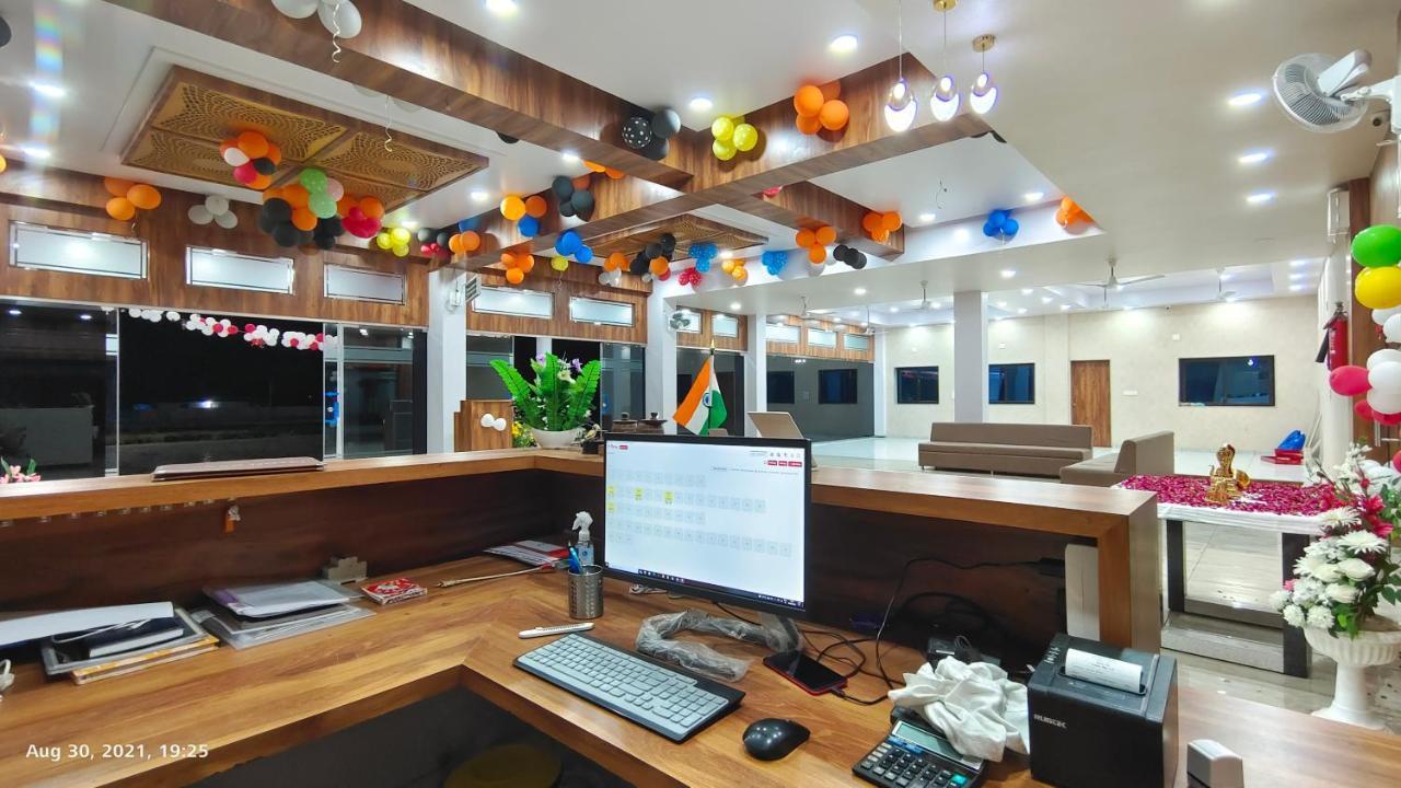 Kesar Hotel Viramgam Buitenkant foto