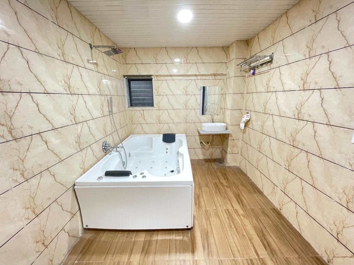 Kesar Hotel Viramgam Buitenkant foto