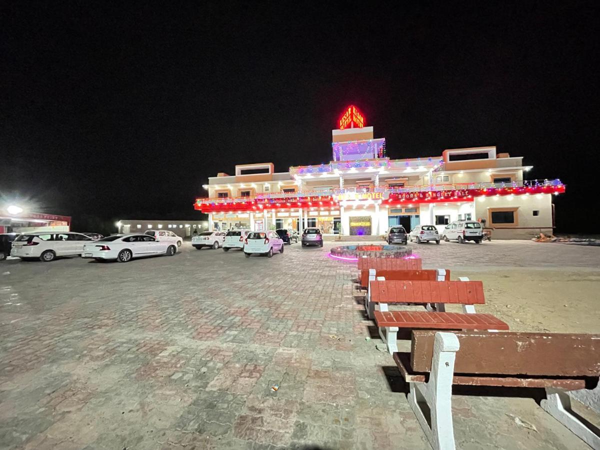 Kesar Hotel Viramgam Buitenkant foto