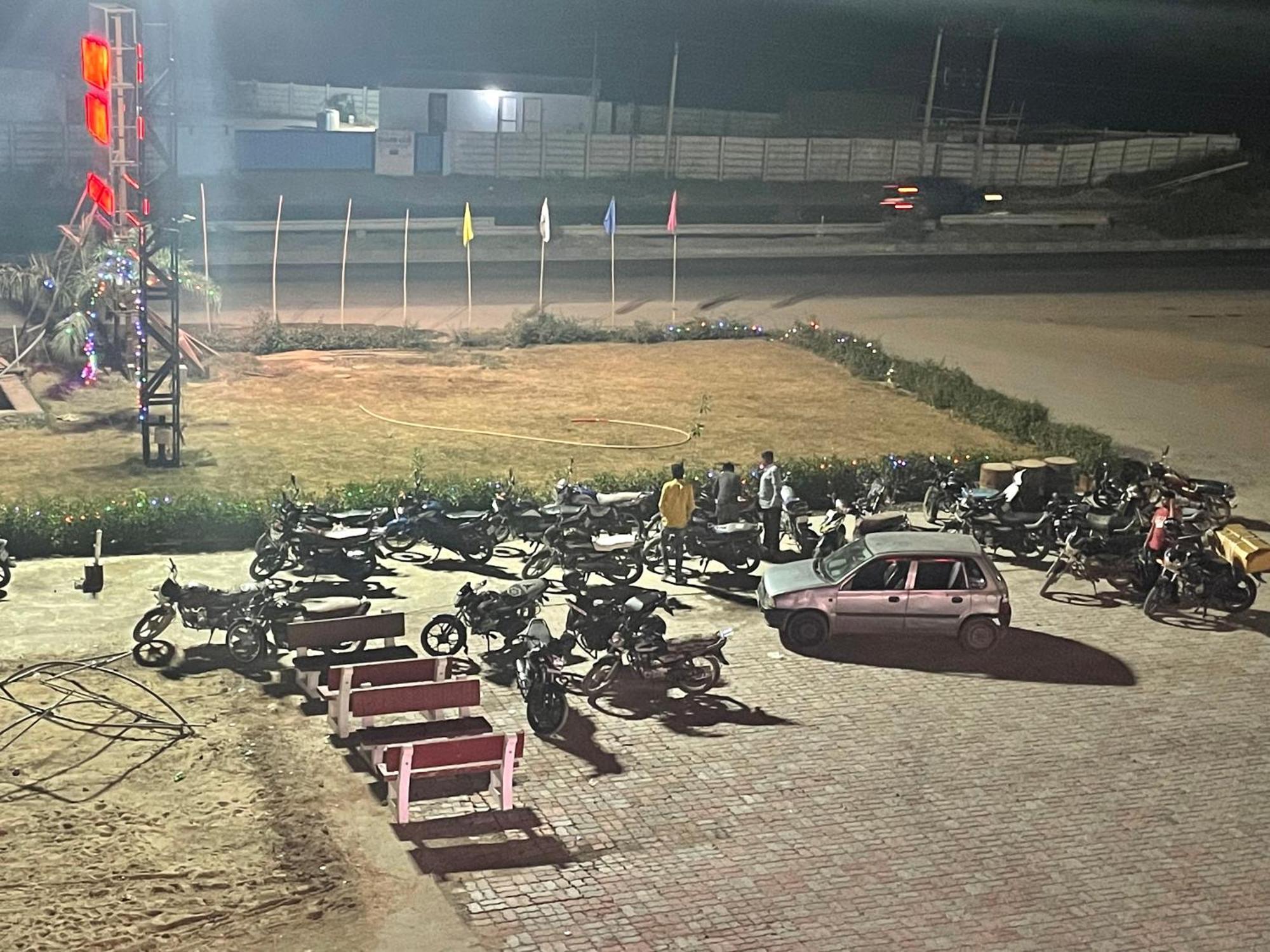 Kesar Hotel Viramgam Buitenkant foto