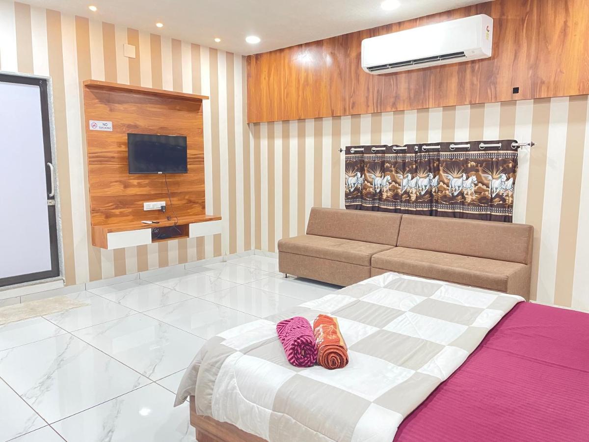 Kesar Hotel Viramgam Buitenkant foto